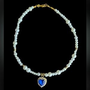 PEARLS CHOKER WITH BLUE HEART